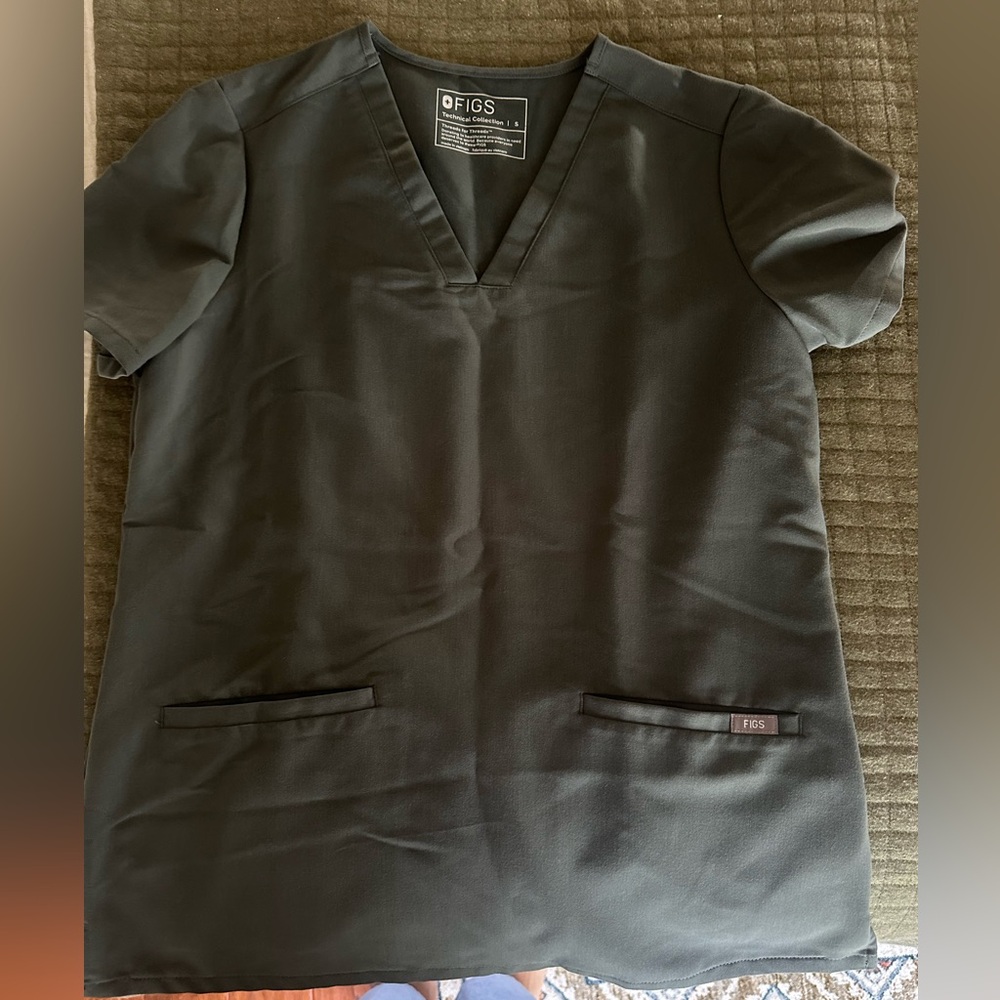 FIGS scrub top